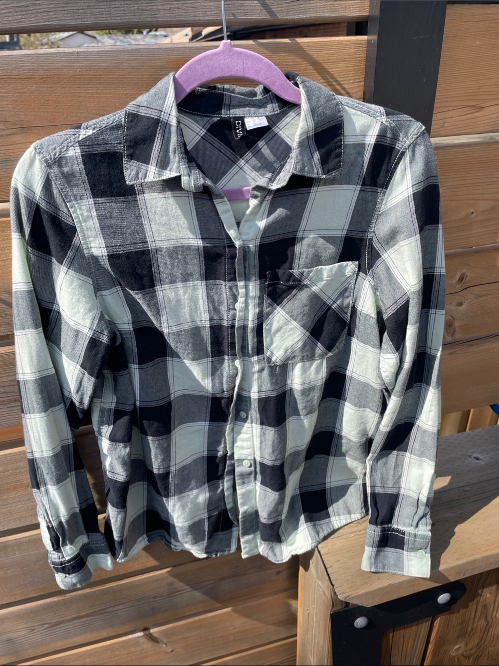⚡️5/$25-Women’s H & M Black and Light Green Plaid Button-Up Shirt